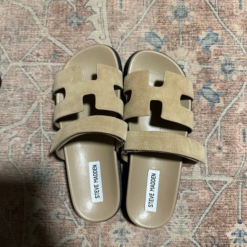 LIKE NEW Steve Madden Mayven Sandal